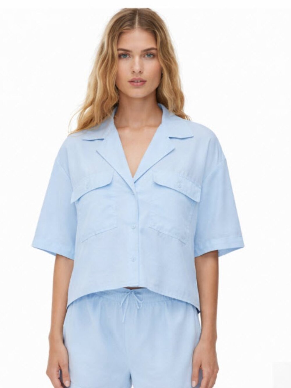 Aritzia Babaton Dottie Pale Blue Cropped Camp Collar Shirt Boxy size medium